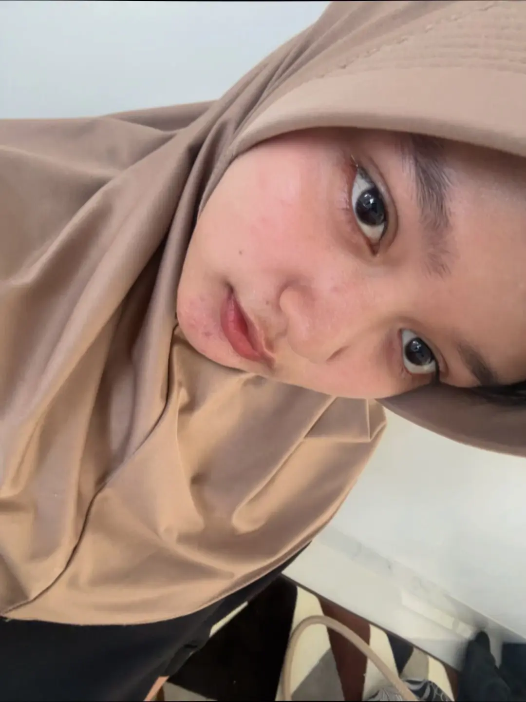 Cantika berpose lucu dalam swafoto